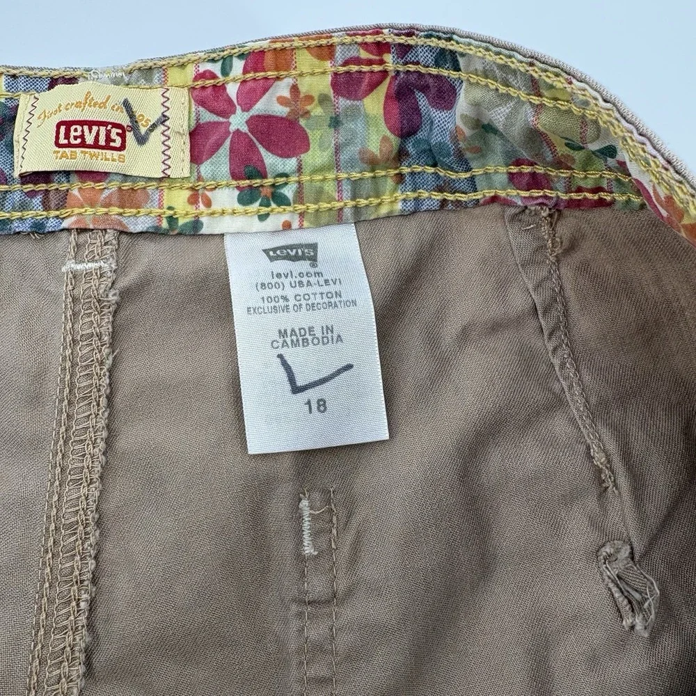 Levi Tab Women's Cargo Shorts Beige‎ Size 20 Large Buttons